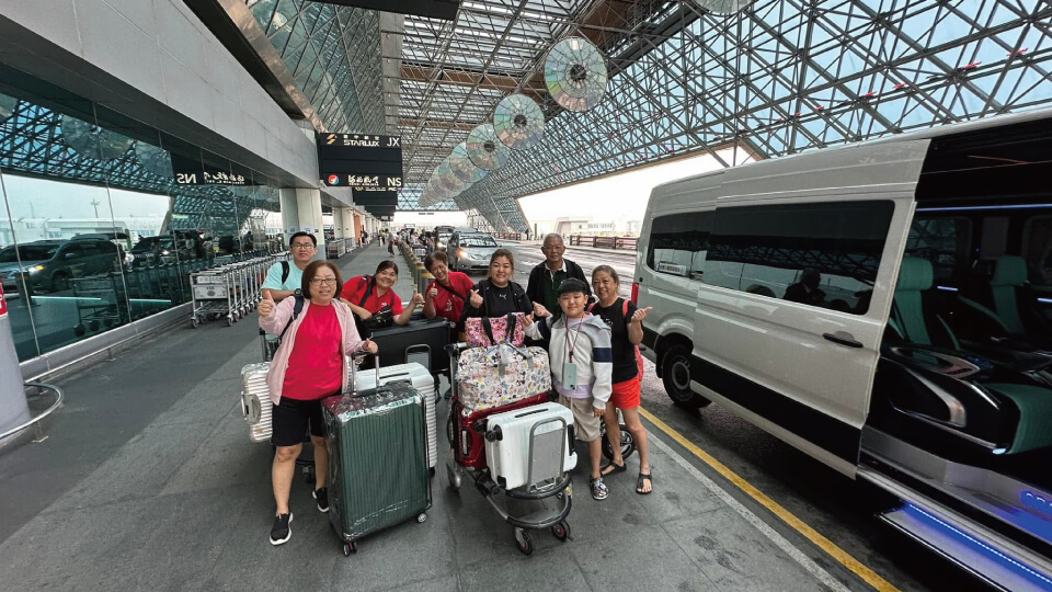 賓法明星保母車的旅程側寫圖片